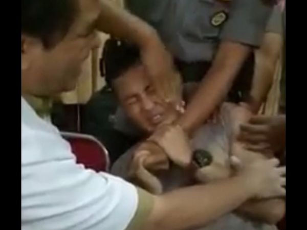 Foto: Ekspresi Kocak Polisi yang Menjerit Takut Disuntik