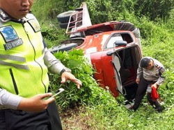 90 Menit Aksi Tegang Mobil Polantas Jabar Kejar Truk Curian