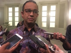 Pencari Suaka Telantar di Trotoar Kalideres, Anies: Saya Cek Dulu