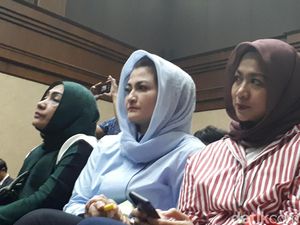 Idrus Tak Datang ke Sidang Novanto, Ny Deisti: Kita Ngerti Kok