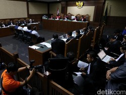 Hakim Cecar Saksi soal Transfer Uang ke Inayah dan Anak Adam Malik