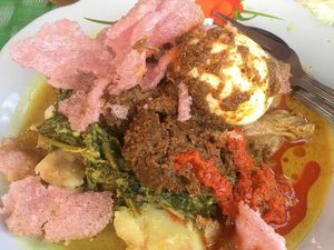 Sajian Ketupat Sayur Padang untuk Santap Pagi