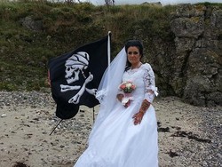 Hiii! Kerap Patah Hati dan Dicampakkan, Wanita Ini Pilih Nikahi Hantu