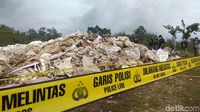 Foto: Ngeri! Ini Tumpukan Karung Beracun di Karawang