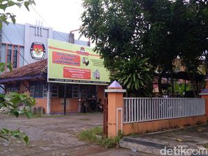 Gus Mus dan Mbah Moen Sasaran Pertama Coklit Pilkada 2018 di Rembang Gus Mus dan Mbah Moen Sasaran Pertama Coklit Pilkada 2018 di Rembang