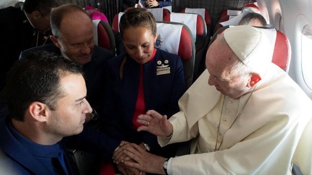 Paula Podest Ruiz dan Carlos Ciuffardi Elorriga mulanya hanya minta berkat dari Paus 