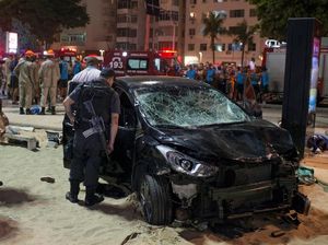 Foto: Ini Mobil yang Tabrak Pejalan Kaki di Pantai Copacabana Foto: Ini Mobil yang Tabrak Pejalan Kaki di Pantai Copacabana