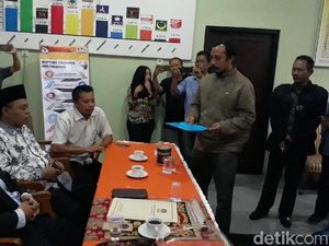KPUD Pasuruan Tolak Pendaftaran Pasangan Calon Perseorangan KPUD Pasuruan Tolak Pendaftaran Pasangan Calon Perseorangan