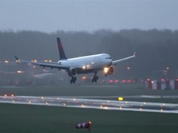 Rahasia Kekuatan Ban Pesawat: Tahan Bobot Ratusan Ribu Ton dan Perubahan Suhu Ekstrem