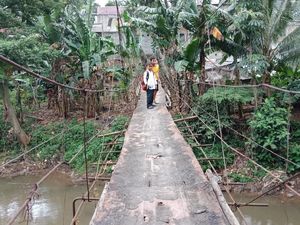 Melihat Lagi Jembatan Gantung Mengerikan Penghubung Jaksel-Depok