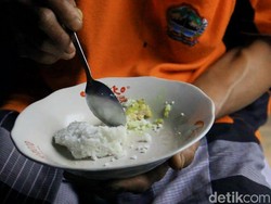 Beras Tak Terbeli, Warga 2 Desa di Pemalang Ini Makan Nasi Jagung