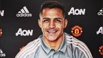 Foto: Di Dunia Maya, Alexis Sanchez Sudah Beraksi Pakai Baju MU