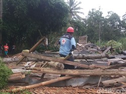 Puting Beliung Hajar Wilayah Malang, Kandang Ayam dan Rumah Rusak