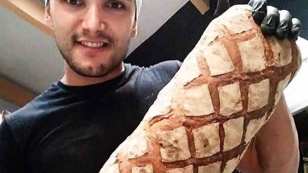 Terlihat Makin Tampan atau Menggemaskan? Ini 10 Pose Pria dengan Rotinya