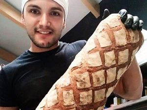 Terlihat Makin Tampan atau Menggemaskan? Ini 10 Pose Pria dengan Rotinya