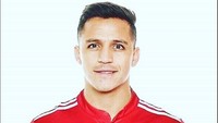 Transfer Sanchez ke MU kabarnya masih menunggu waktu. Tapi di foto olahan ini ia sudah resmi jadi pemain Setan Merah. (Internet).
