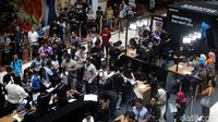 Antrean Panjang Pembeli Samsung A8 dan A8+