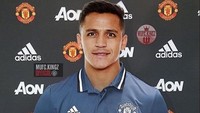 Dalam foto olahan ini, Sanchez tampil layaknya sedang menjalani sesi perkenalan resmi sebagai pemain MU. (Internet).