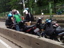 Lagi dan Lagi Pengendara Motor Kena Tilang di Jalur Busway