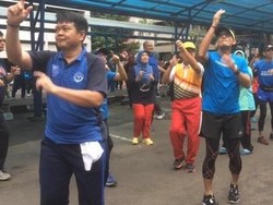 Luwesnya Sandi-Kadishub Senam Diiringi Lagu Sayang Via Vallen