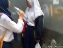 Viral Video Siswi SMP di Garut Sembur dan Siram Temannya