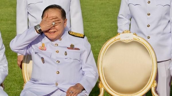 Tersangkut Skandal, Ini Foto Wakil PM Thailand dengan Jam Mewah