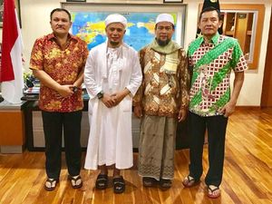 Sehari Setelah Diperiksa, Ustaz Zulkifli Jadi Imam Salat di Polri