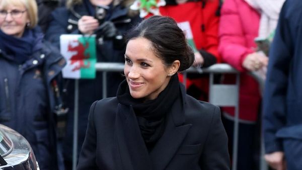 Foto: Gaya Stylish Meghan Markle Pakai Mantel Rp 25 Juta