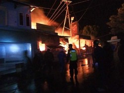 5 Kios dan 2 Rumah di Obyek Wisata Sarangan Terbakar