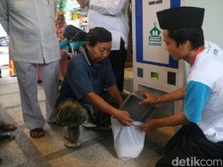 Ada ATM yang Mengeluarkan Beras untuk Dhuafa di Kota Semarang
