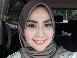 Gaya Tessa Kaunang Berhijab