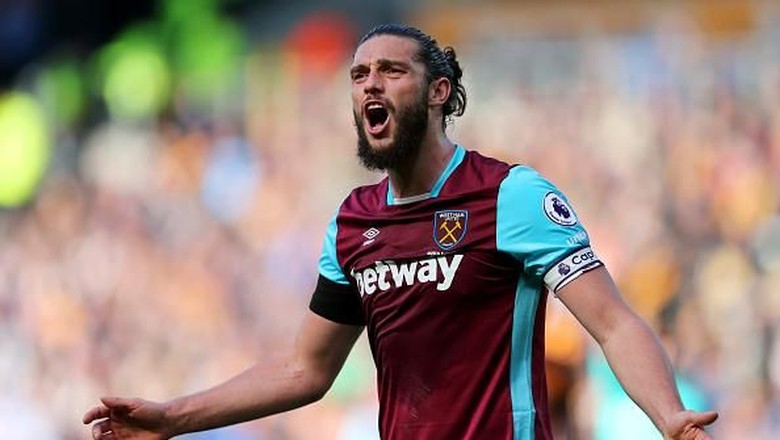 Digosipkan Jadi Incaran Chelsea, Carroll Malah Cedera Digosipkan Jadi Incaran Chelsea, Carroll Malah Cedera