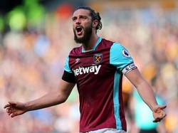 Digosipkan Jadi Incaran Chelsea, Carroll Malah Cedera