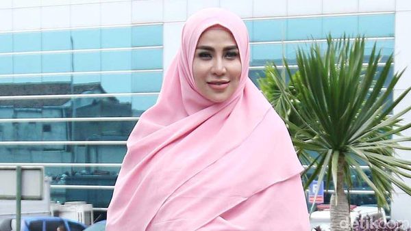 Perubahan Cinta Penelope, Berhijab hingga Hapus Tato