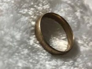Cincin Ditemukan Lagi Setelah 8 Tahun Hilang Berkat Medsos Cincin Ditemukan Lagi Setelah 8 Tahun Hilang Berkat Medsos