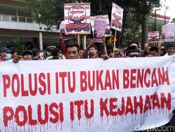 Terdampak Bau Busuk Limbah PT RUM, Warga Demo di DPRD Sukoharjo