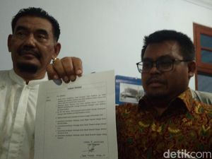 Siswandi Serahkan Bukti Percakapan Mahar Politik Siswandi Serahkan Bukti Percakapan Mahar Politik