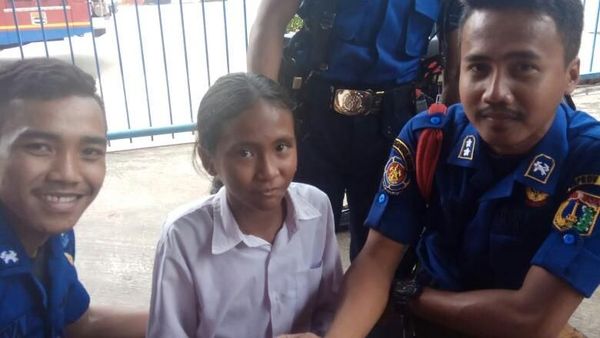 Tugas Unik Petugas Damkar: Lepas Cincin hingga Selamatkan Kucing