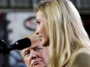 Melihat Tatapan Trump ke Ivanka Saat Kunjungan Kerja
