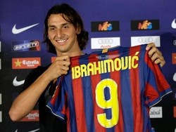 Zlatan Ibrahimovic - main 46 kali di Barca, lalu 53 penampian bersama MU. Foto: Josep Lago/AFP Photo