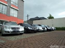 Lihat-lihat Mercy E200 Kompresor yang Dijual Blue Bird
