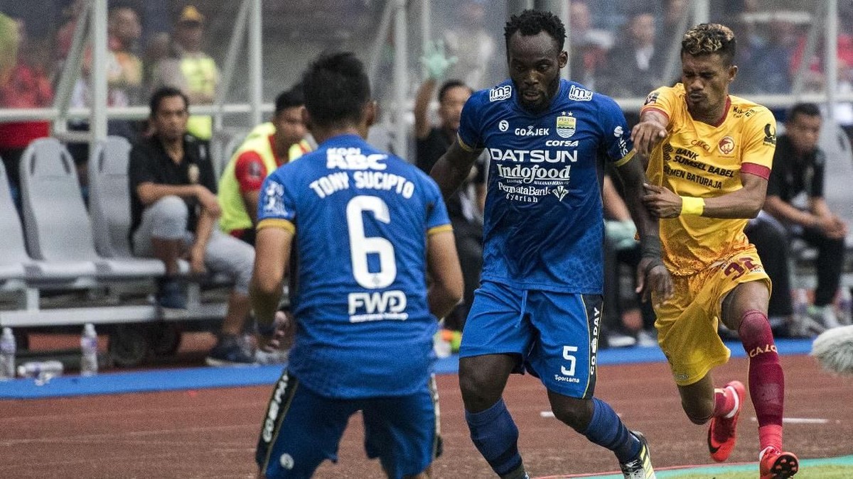 Michael Essien saat membela Persib Bandung dalam laga vs Sriwijaya FC. (M Agung Rajasa/ANTARA FOTO)
