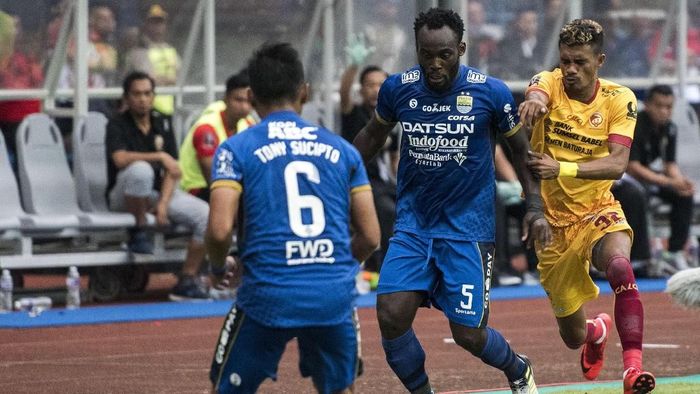 Michael Essien saat membela Persib Bandung dalam laga vs Sriwijaya FC. (M Agung Rajasa/ANTARA FOTO) Michael Essien saat membela Persib Bandung dalam laga vs Sriwijaya FC. (M Agung Rajasa/ANTARA FOTO)