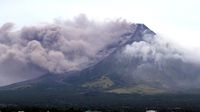 Penampakan Erupsi Gunung Mayon di Filipina dan Warga yang Mengungsi