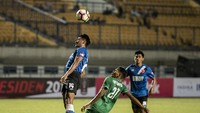 Pada laga kedua Grup A, PSMS Medan berhasil mengalahkan PSM Makassar dengan skor 2-1 (Novrian Arbi/ANTARA FOTO)