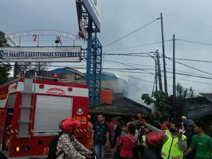 Korsleting Listrik, 12 Rumah Petak di Cakung Terbakar