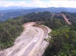 Batu Proyek Jalan Trans Papua Dibawa Dari Palu