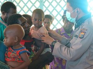 427 Warga Asmat Didiagnosis Campak, Polri-Polda Papua Beri Pengobatan
