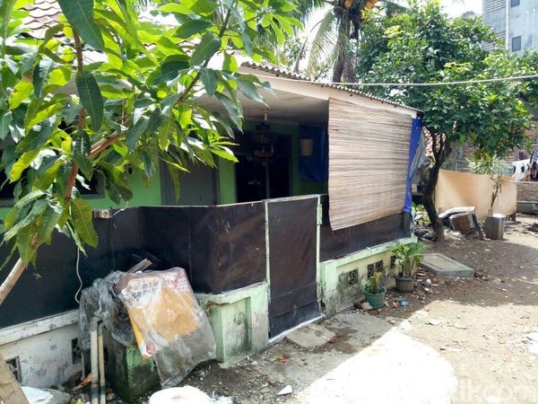 Ada di Gang Palmerah, Ini Penampakan Rumah Pemilik Ferrari B 1 RED