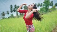 Kenalan dengan Si Seksi Maria Vania, Wanita Terdekat Stuart Collin